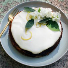 Zitronen-Cheesecake mit Joghurt-Creme