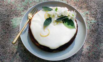 Zitronen-Cheesecake mit Joghurt-Creme